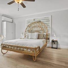 Walk to Beach - Perfect for 2 - Upstairs Suite