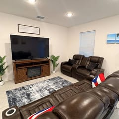 Sleeps 8 | 5 beds | fenced yard - bring your dog!