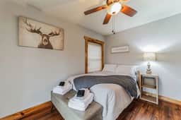 *Family & Dog-Friendly! 3 bedroom/2 bath Cabin