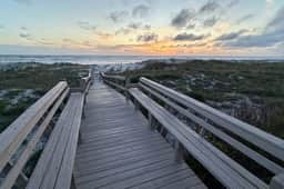 Walk to beach/2 king beds-sleeps 8/Community pools