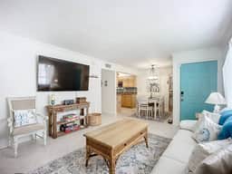 2 bedroom/2 bath | dog-friendly | Walk to beach