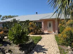 Pool | Dog-Friendly | Walk to beach | 4 beds