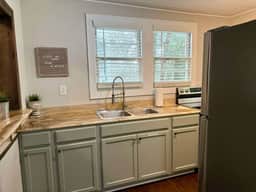2 bed/1 bath | Walk downtown | dog-friendly
