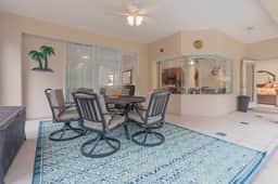 Poolside paradise, family friendly, chef's kitchen