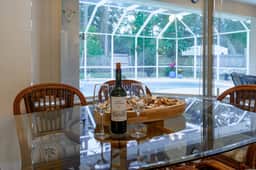 Poolside paradise, family friendly, chef's kitchen