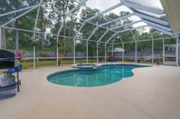 Poolside paradise, family friendly, chef's kitchen