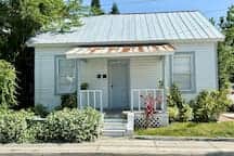 2 bed/1 bath | Walk downtown | dog-friendly