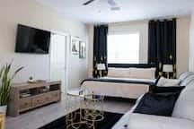 Perfect for 2 with Kitchenette | King Bed | WGV