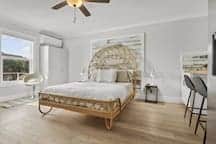 Walk to Beach - Perfect for 2 - Upstairs Suite