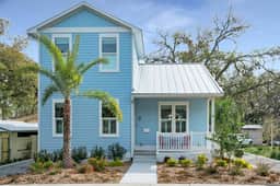 *Luxury downtown | 3 bed, 3.5 bath | park onsite