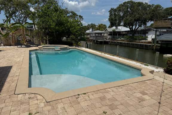 Pool | Dog-Friendly | Walk to beach | 4 beds - Image 1