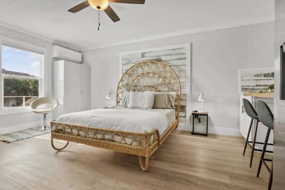 Walk to Beach - Perfect for 2 - Upstairs Suite - Image 1