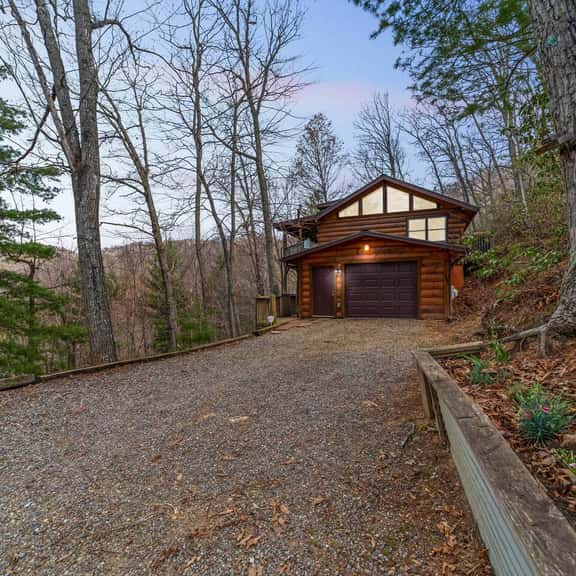 *Family & Dog-Friendly! 3 bedroom/2 bath Cabin - Image 1