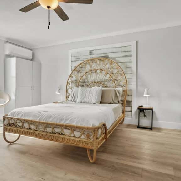 Walk to Beach - Perfect for 2 - Upstairs Suite - Image 1