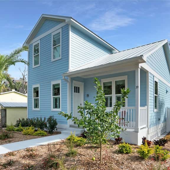 *Luxury downtown | 3 bed, 3.5 bath | park onsite - Image 1
