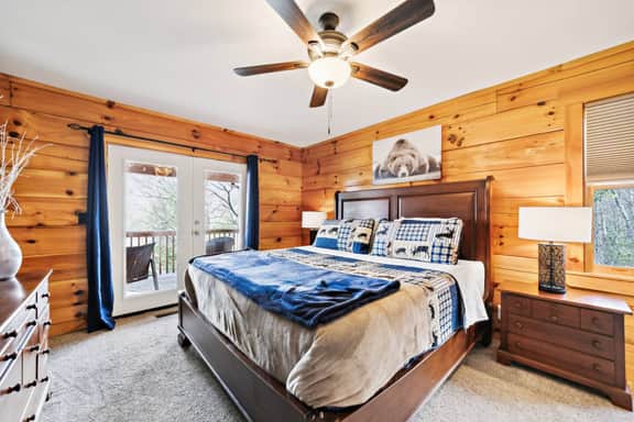 *Family & Dog-Friendly! 3 bedroom/2 bath Cabin