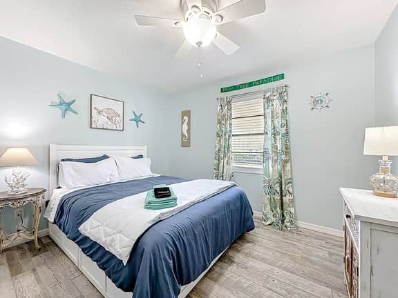2 bedroom/2 bath | dog-friendly | Walk to beach