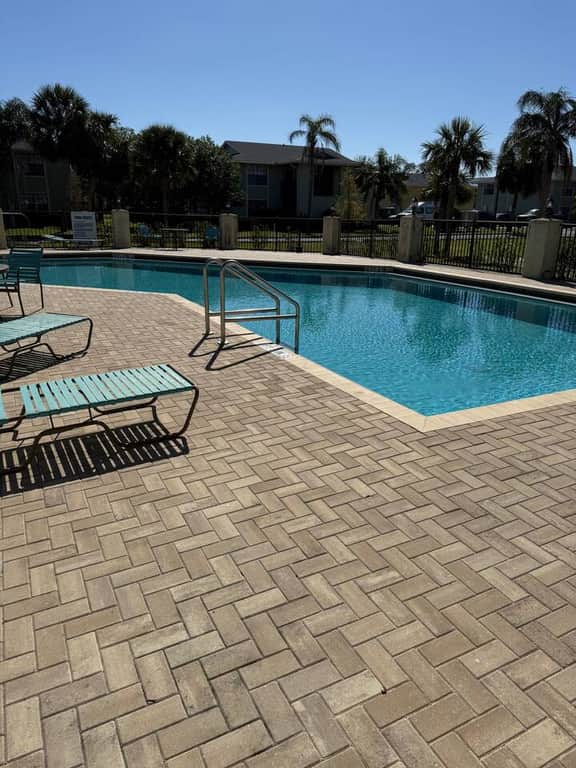 2 bedroom/2 bath | dog-friendly | Walk to beach