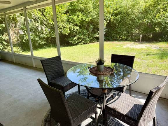 2 bed/1 bath | Walk downtown | dog-friendly
