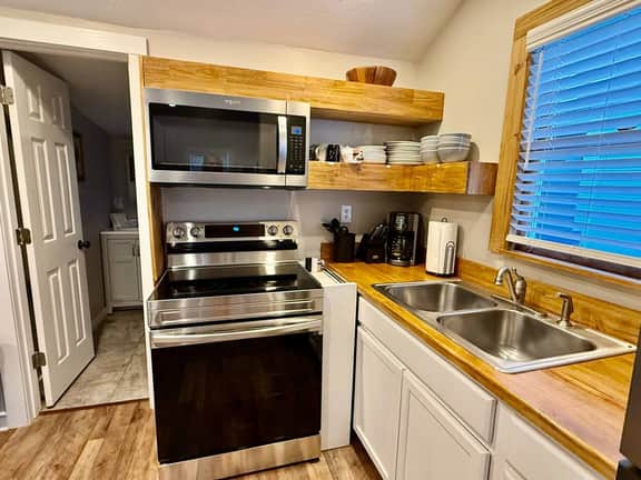 History Vibes | Walk Downtown | 3 bed/1 bath