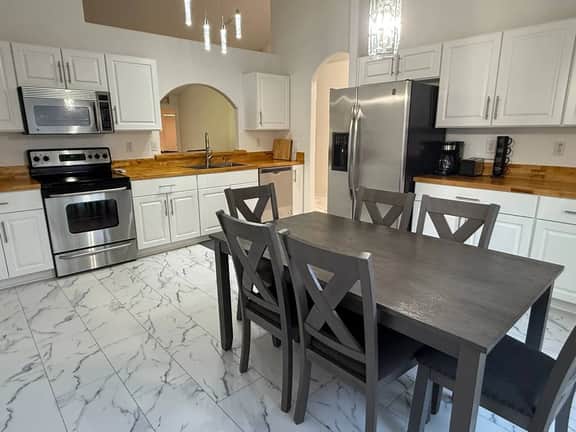 *Newly updated! 2 king beds | 4 bedroom/2 bathroom