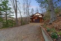 *Family & Dog-Friendly! 3 bedroom/2 bath Cabin