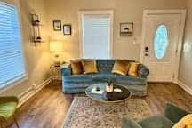 *Walk Downtown | 3 bed/1 bath | dogs welcome