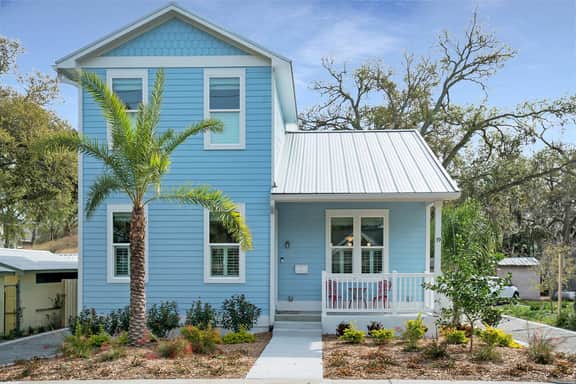 *Luxury downtown | 3 bed, 3.5 bath | park onsite