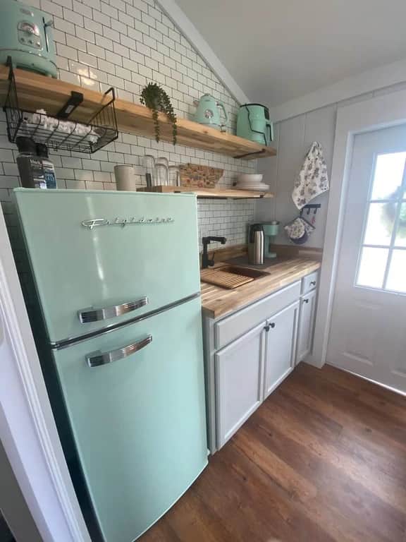 Luxury Tiny Home | Riverfront | Lolo’s house - Image 3