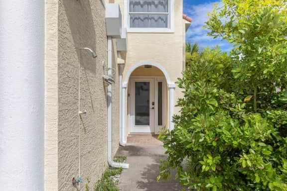 Ocean views | A1A | 4 beds | sleeps 8 - Image 2
