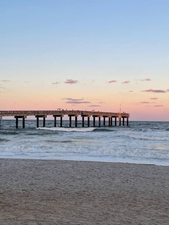 2 bedroom/2 bath | dog-friendly | Walk to beach