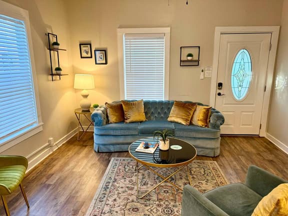 History Vibes | Walk Downtown | 3 bed/1 bath