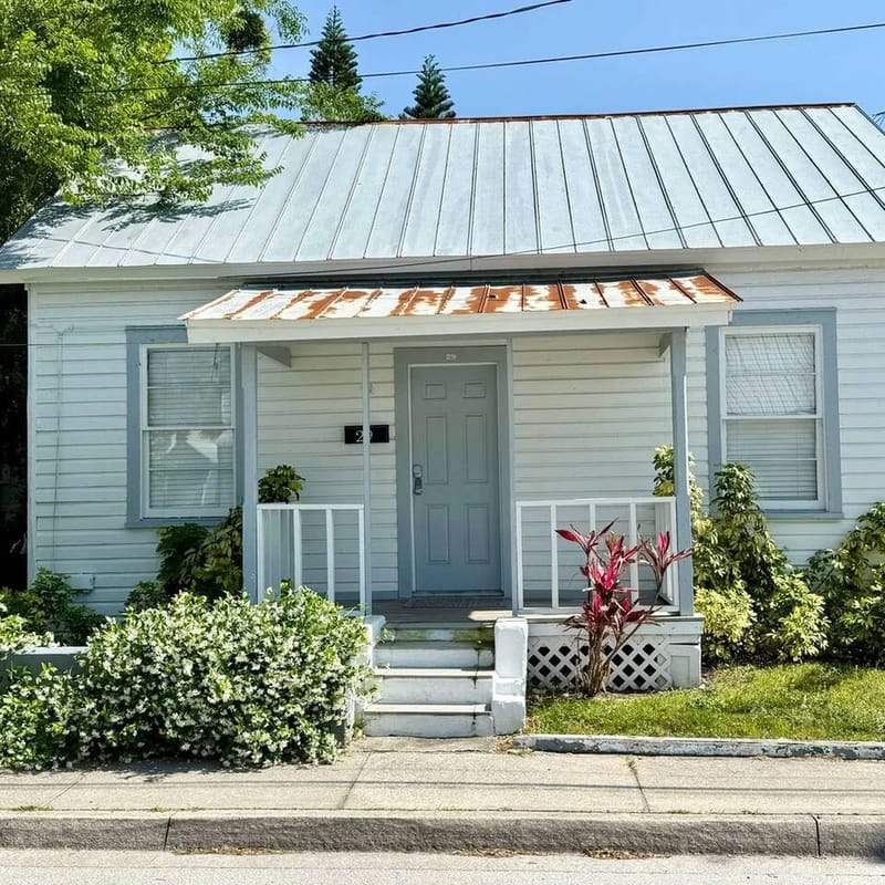 2 bed/1 bath | Walk downtown | dog-friendly